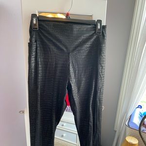 Victoria Secret women’s active leggings